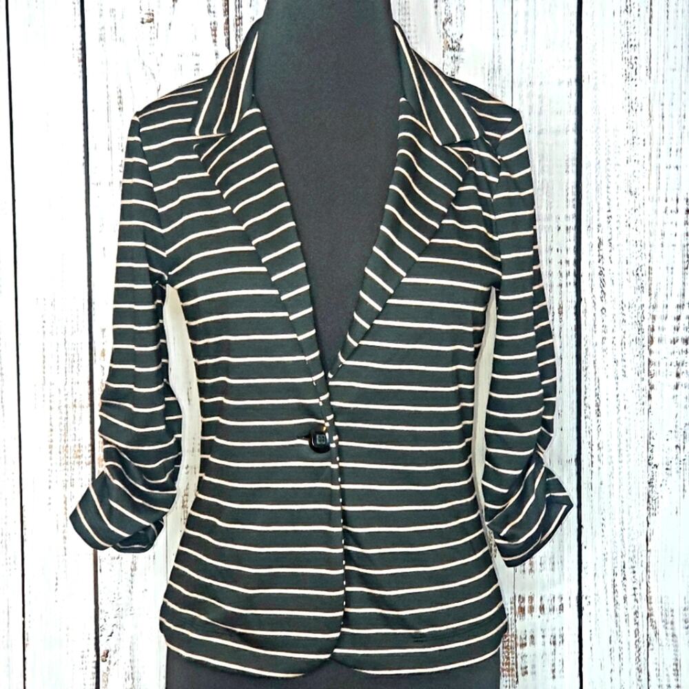 NWT living doll brand taupe and black striped one button blazer style top. Sz Sm